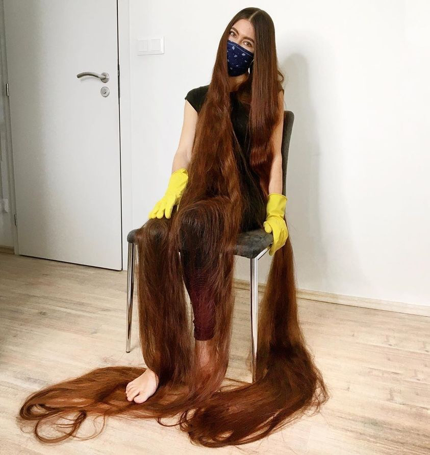 This girl has not cut her hair for 20 years and has got a huge hair, over 8ft long!