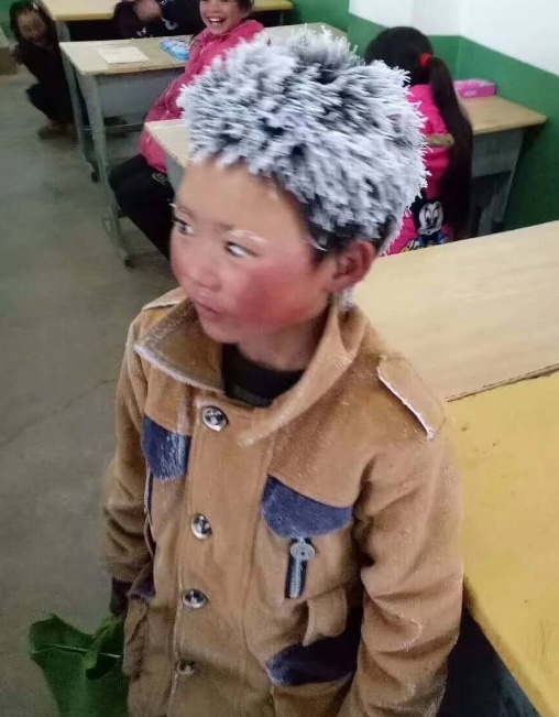 8 year old comes to school with frozen head, when teacher looks even closer his heart breaks